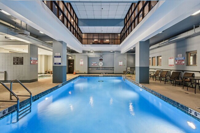Foto del edificio - 100 West Chestnut Apartments