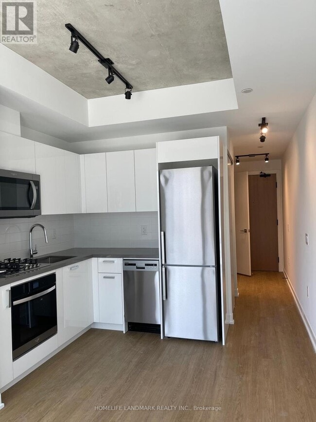 Building Photo - 195 McCaul St