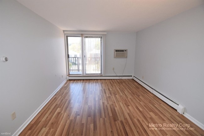 Building Photo - 141 Kenrick St