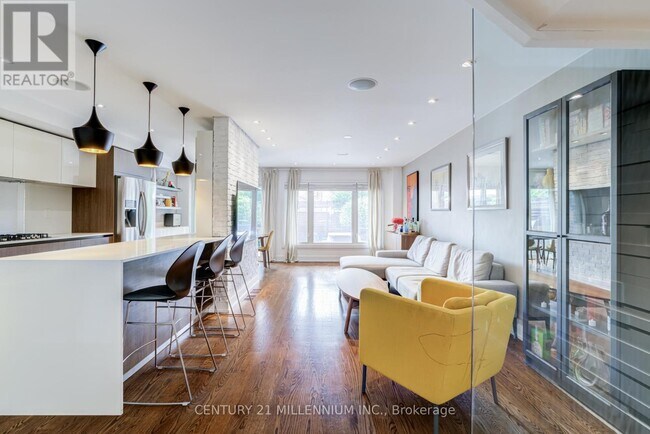 Building Photo - 30 Queensmill Ct