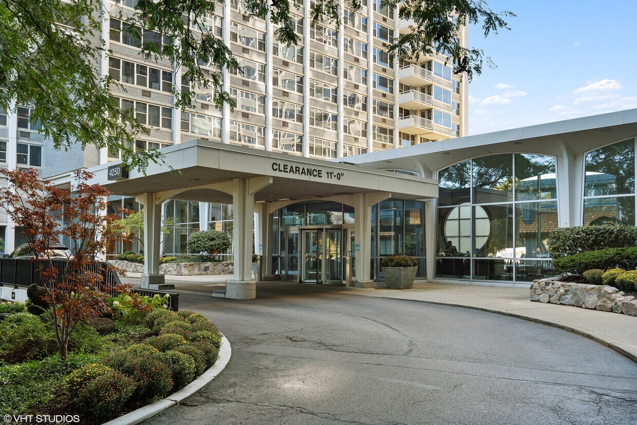 Foto principal - 4250 N Marine Dr