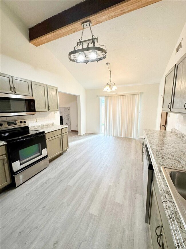 Foto del edificio - 7131 NW Birch Pl