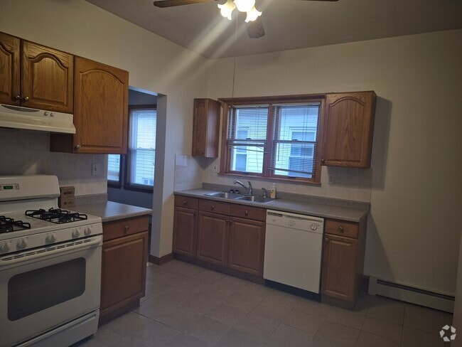 Building Photo - 105 3rd St