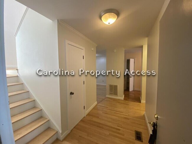 Foto del edificio - 436 Fairoaks Cir