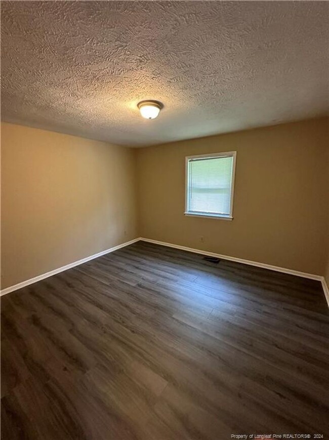 Building Photo - 4959 Fieldcrest Dr