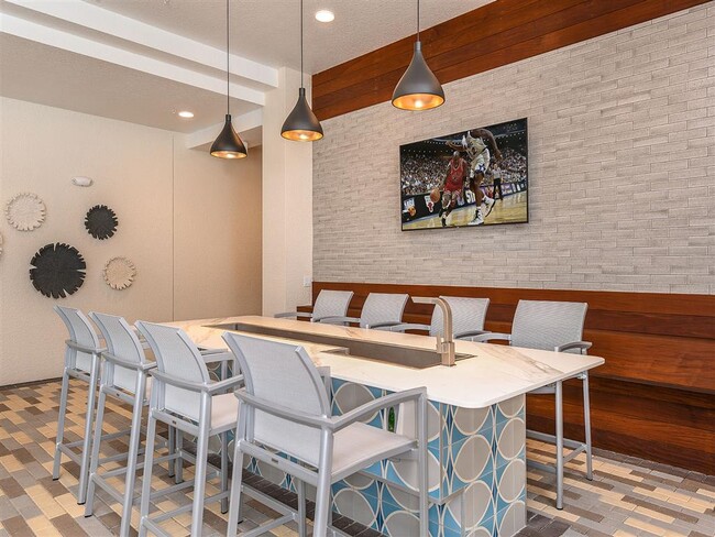 Building Photo - 568 Dr Martin Luther King Jr St S