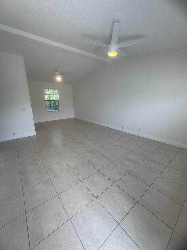 Foto del edificio - 1490 NW 3rd St