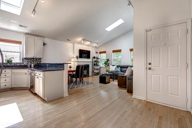 Foto del edificio - 1227 N Noble St