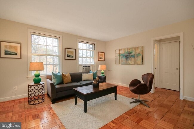 Building Photo - Cleveland Park ** One Bedroom, One Bath