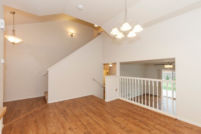 Foto del edificio - $2395 Winter Special