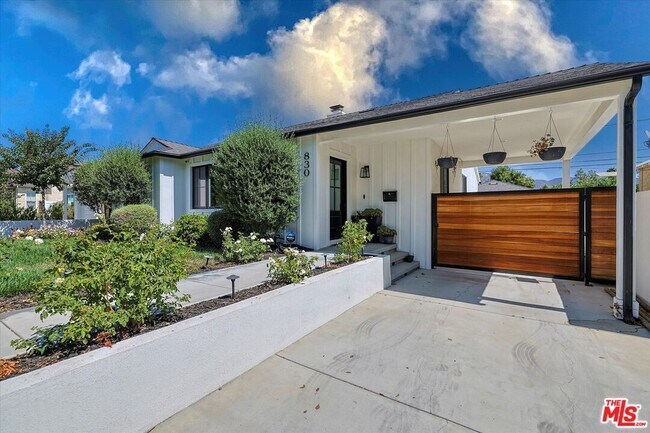 Foto del edificio - 830 N Reese Pl