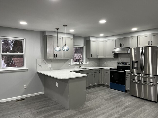 Building Photo - 7857 Lawndale Ave