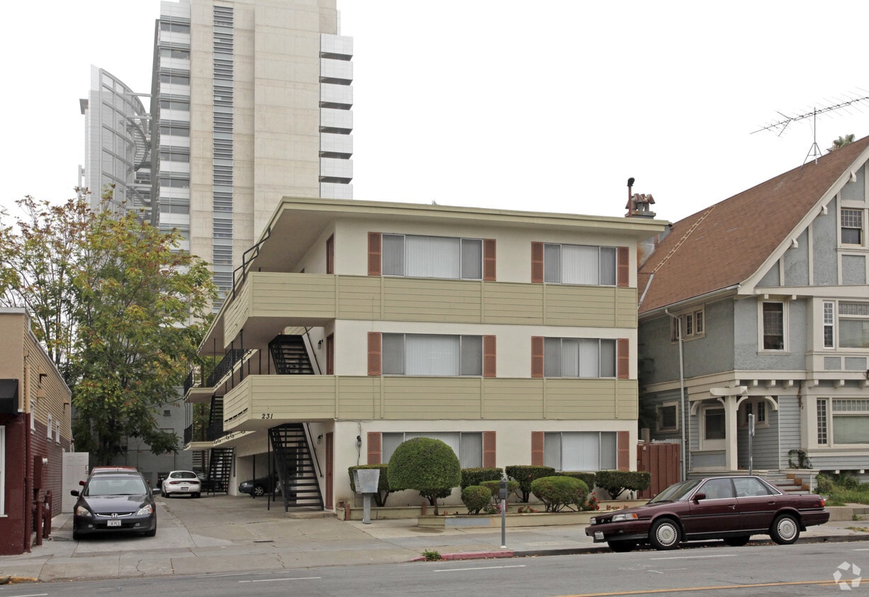 Primary Photo - Fairmont Apartments