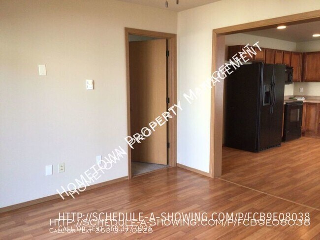 Building Photo - Spacious Updated 3 Bdr 2.5 bath in Yelm av...