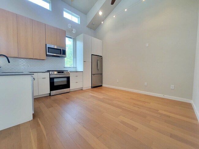 Building Photo - Modern 1/BR 1/BA with Tall Ceilings, Natur...