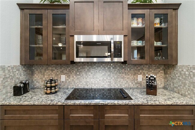 Foto del edificio - 8402 Ridge Crest Dr