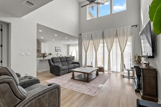 Foto del edificio - 2232 Nightjar Song Dr