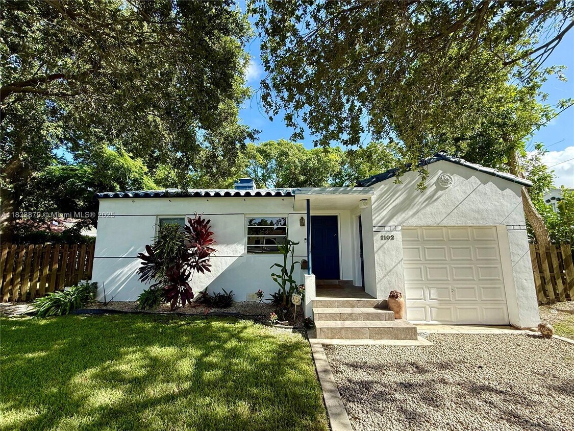 Foto principal - 1102 NE 116th St