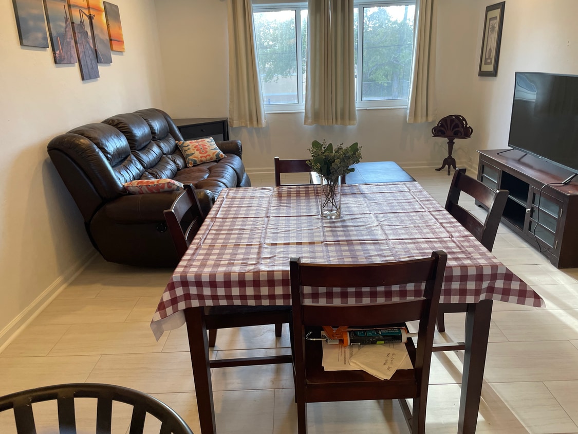 Living room and dinning room - 1001 SE 16th St (Fort Lauderdale, FL)