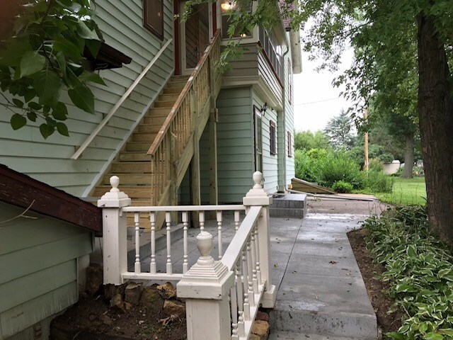Building Photo - 142 River St