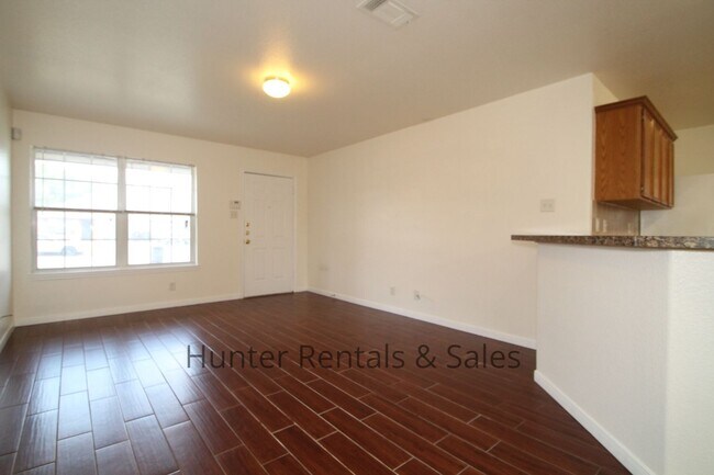 Foto del edificio - 3010 Baldwin Loop