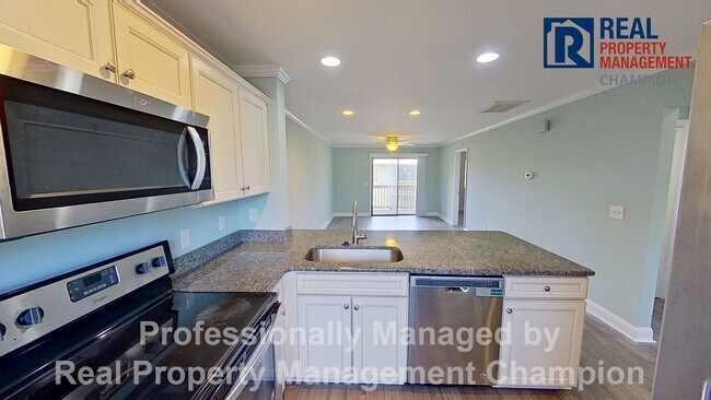 Foto del edificio - Beautiful Upper-Level Condo with Convenient Mid-Town Location