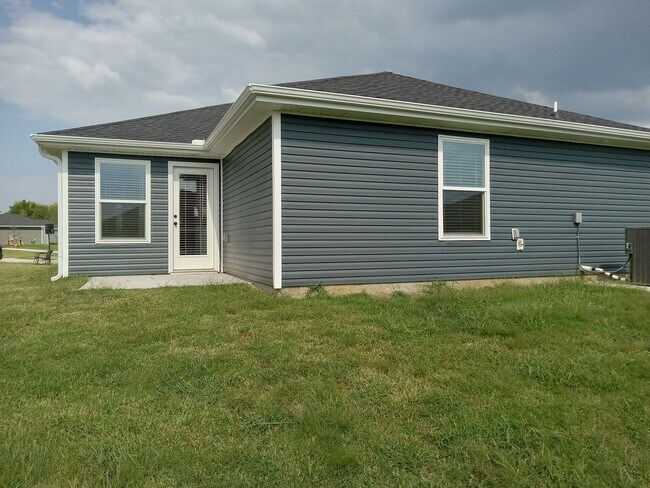 Building Photo - New 3 Bedroom Home In Oronogo!