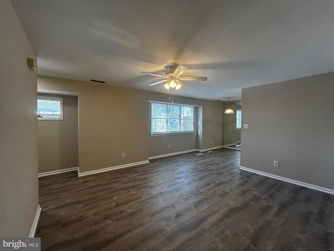 Foto del edificio - 480 E Main St