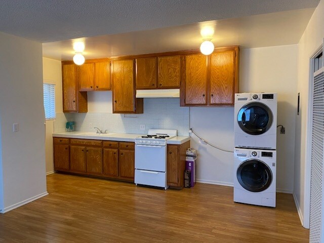 KITCHEN - 3744 Dufresne Ct