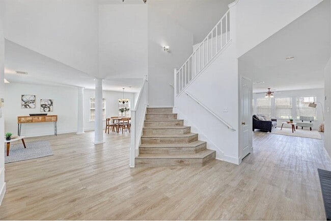 Building Photo - 1201 Statler Bend Dr