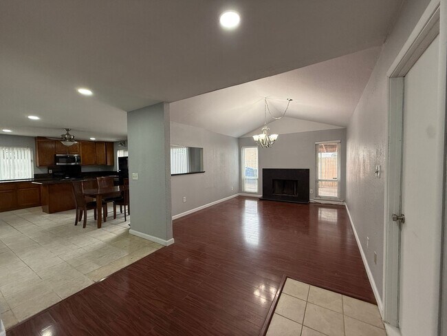 Foto del edificio - Bright Updated Single Story Home