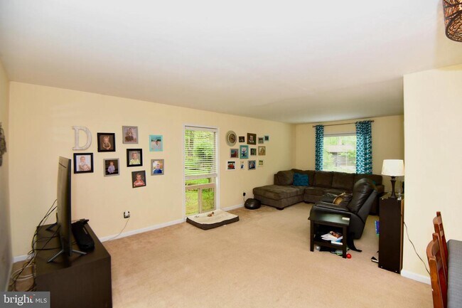 Foto del edificio - 8803 Rucker Ct