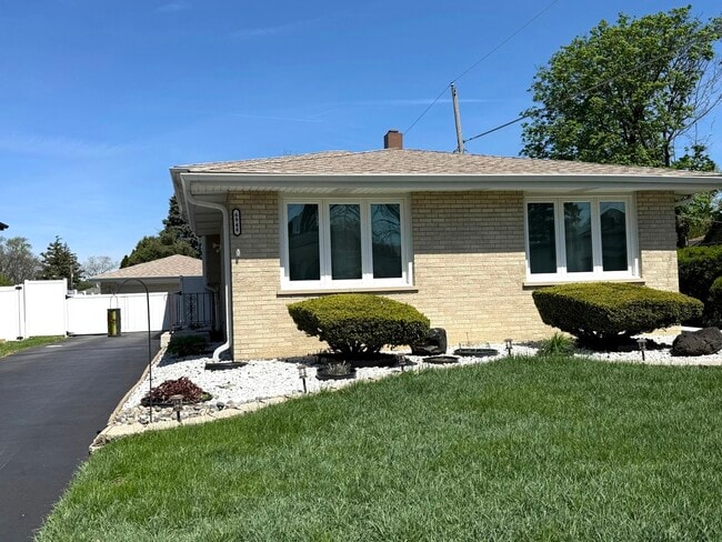 Building Photo - 6944 W 106th Pl