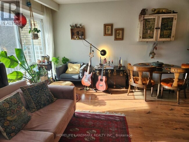 Photo du bâtiment - 213 Kenilworth Ave