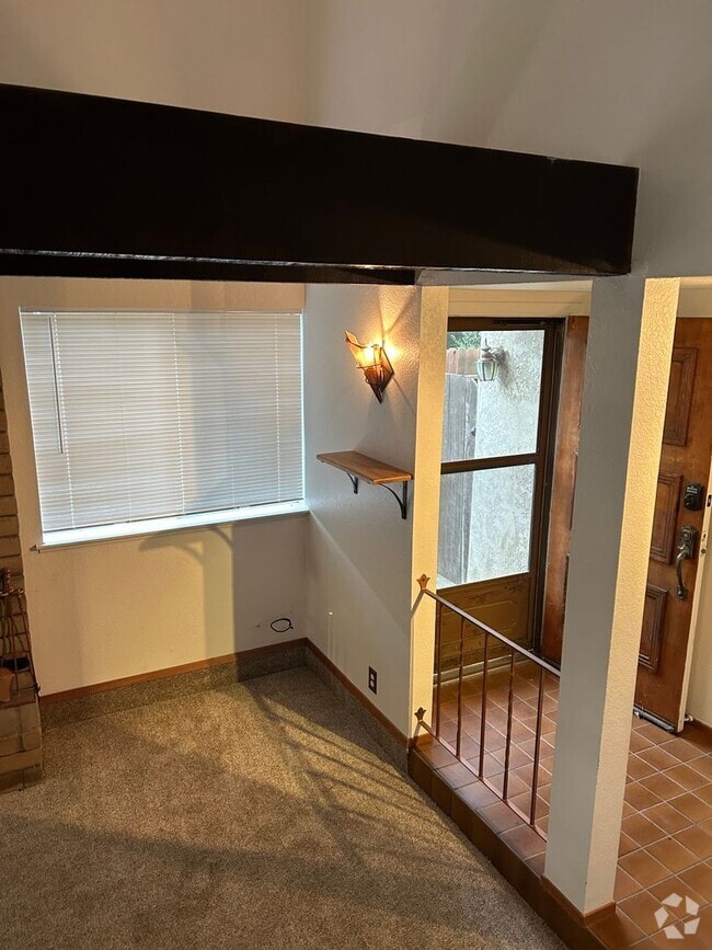 Building Photo - 2901-2903 Lillard Dr