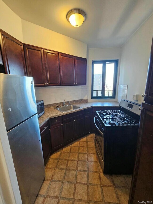 Building Photo - 1507 Metropolitan Ave