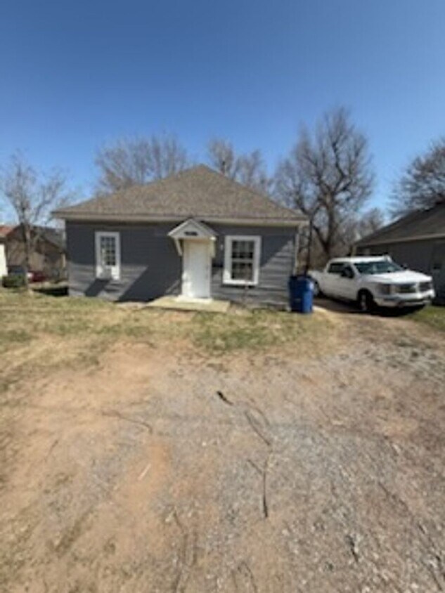 Building Photo - 814 N Choctaw Ave