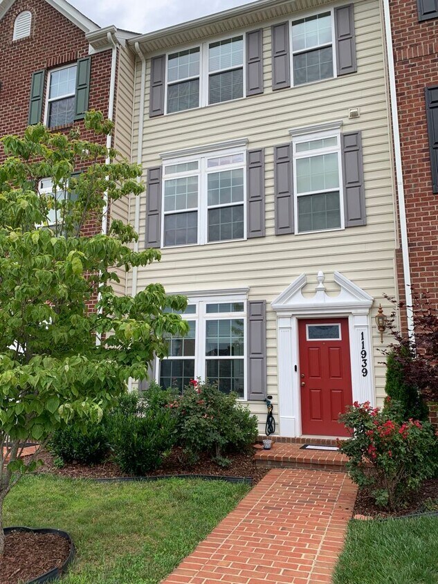 Primary Photo - 11939 Sweet Shrub Cir