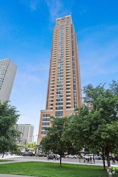 Building Photo - 1160 S Michigan Ave