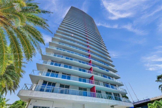 Building Photo - 2602 E Hallandale Beach Blvd