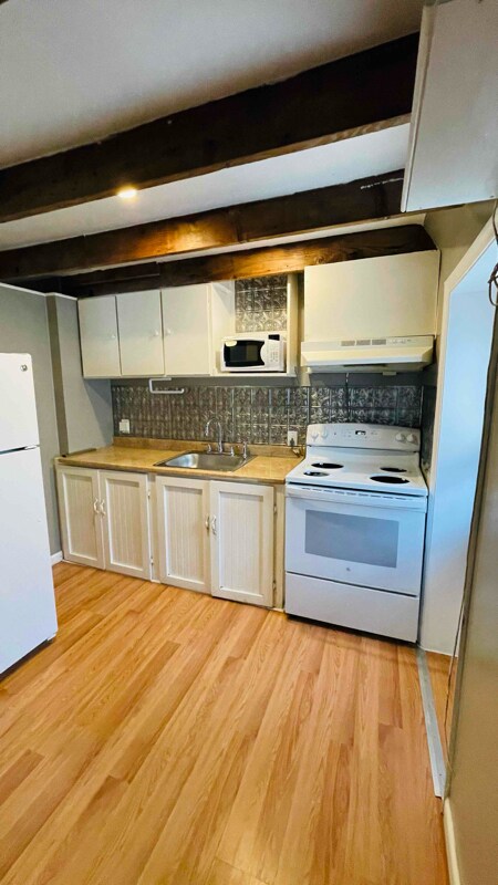 Primary Photo - 587 Lancaster Ave