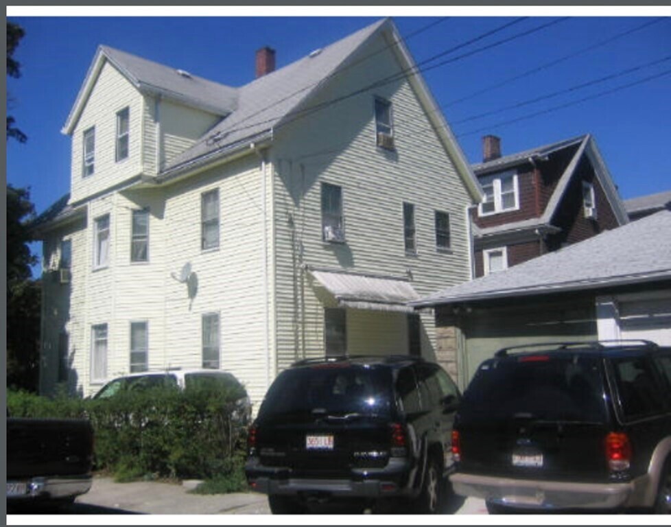 Building Photo - 123 Main St