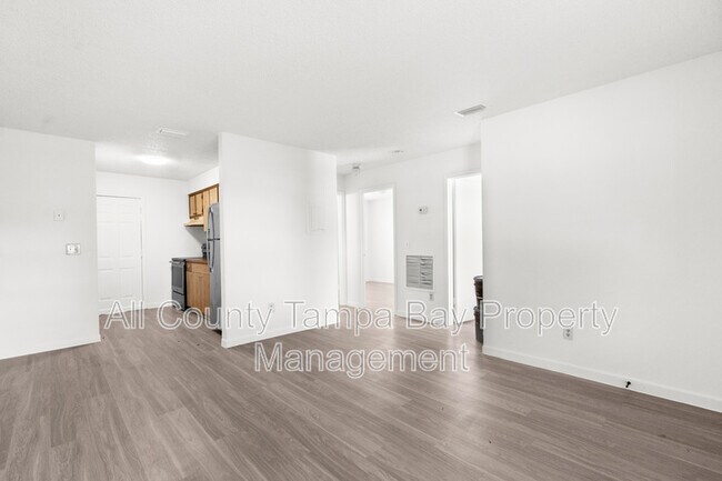 Building Photo - 402 W Columbus Dr