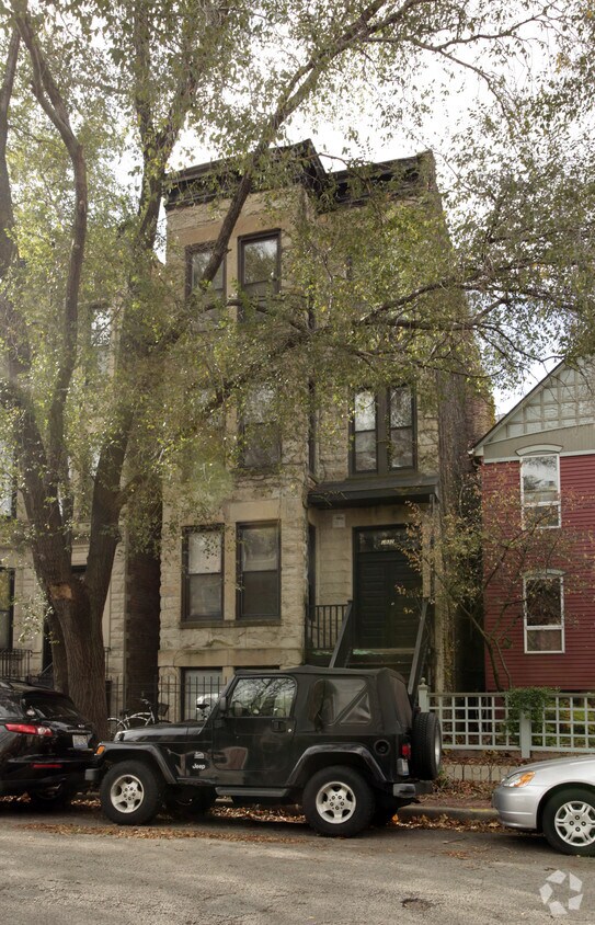 Building Photo - 3032 N Kenmore Ave