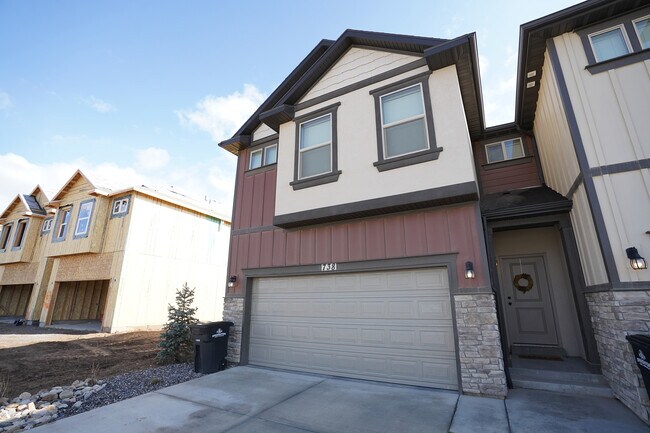 Building Photo - 738 N 2560 E