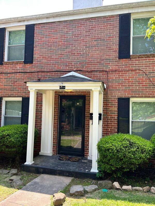 Primary Photo - 1761 Valley Ave