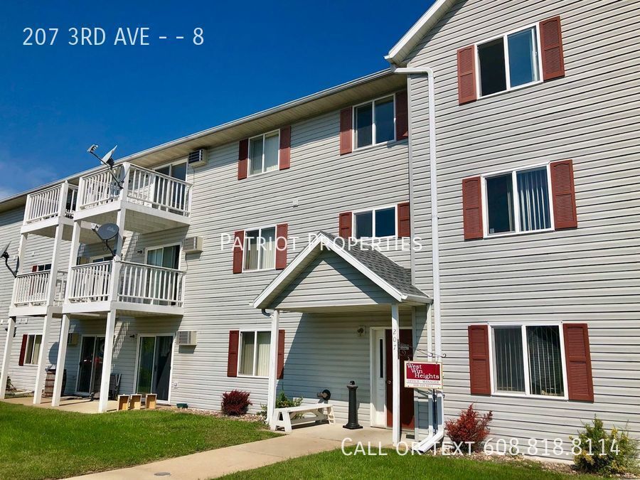 Primary Photo - 2 bedroom/ 1.5 bath Apartment in Monroe, WI