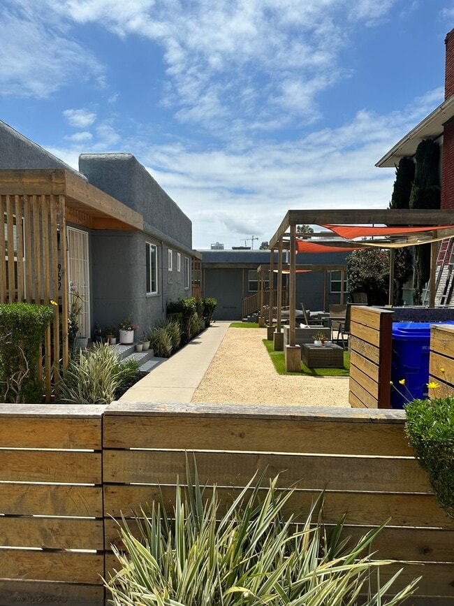 Building Photo - 952-58 22nd St