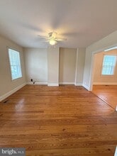 Building Photo - 422 Dunmore St