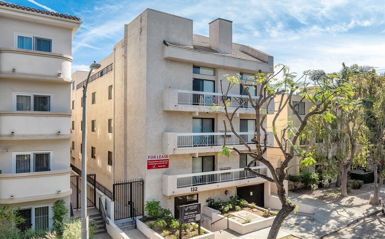 Foto del edificio - 132 Clark Dr